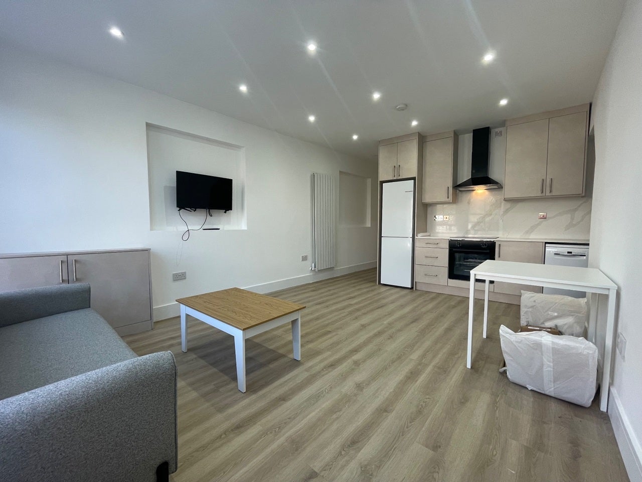 Flat Clapham Manor Street in Greater London