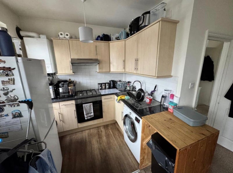 Room Hebdon Road in Greater London