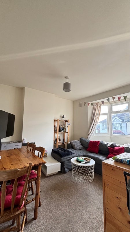 Room Hebdon Road in Greater London