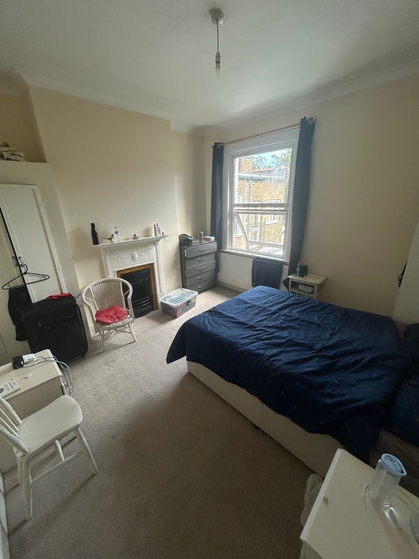 Room Eynham Road in Greater London