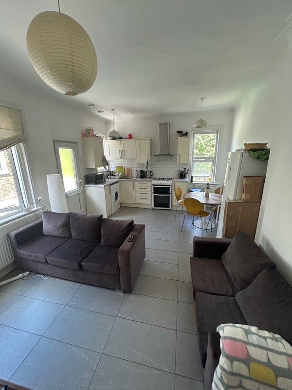 Room Eynham Road in Greater London
