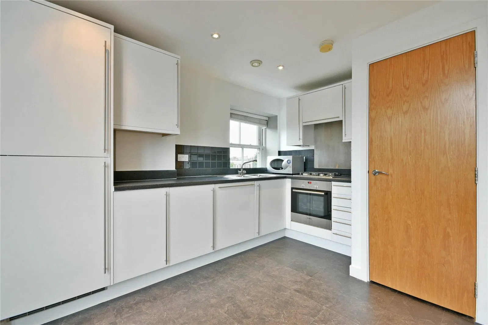 Flat Shepperton Road in Greater London