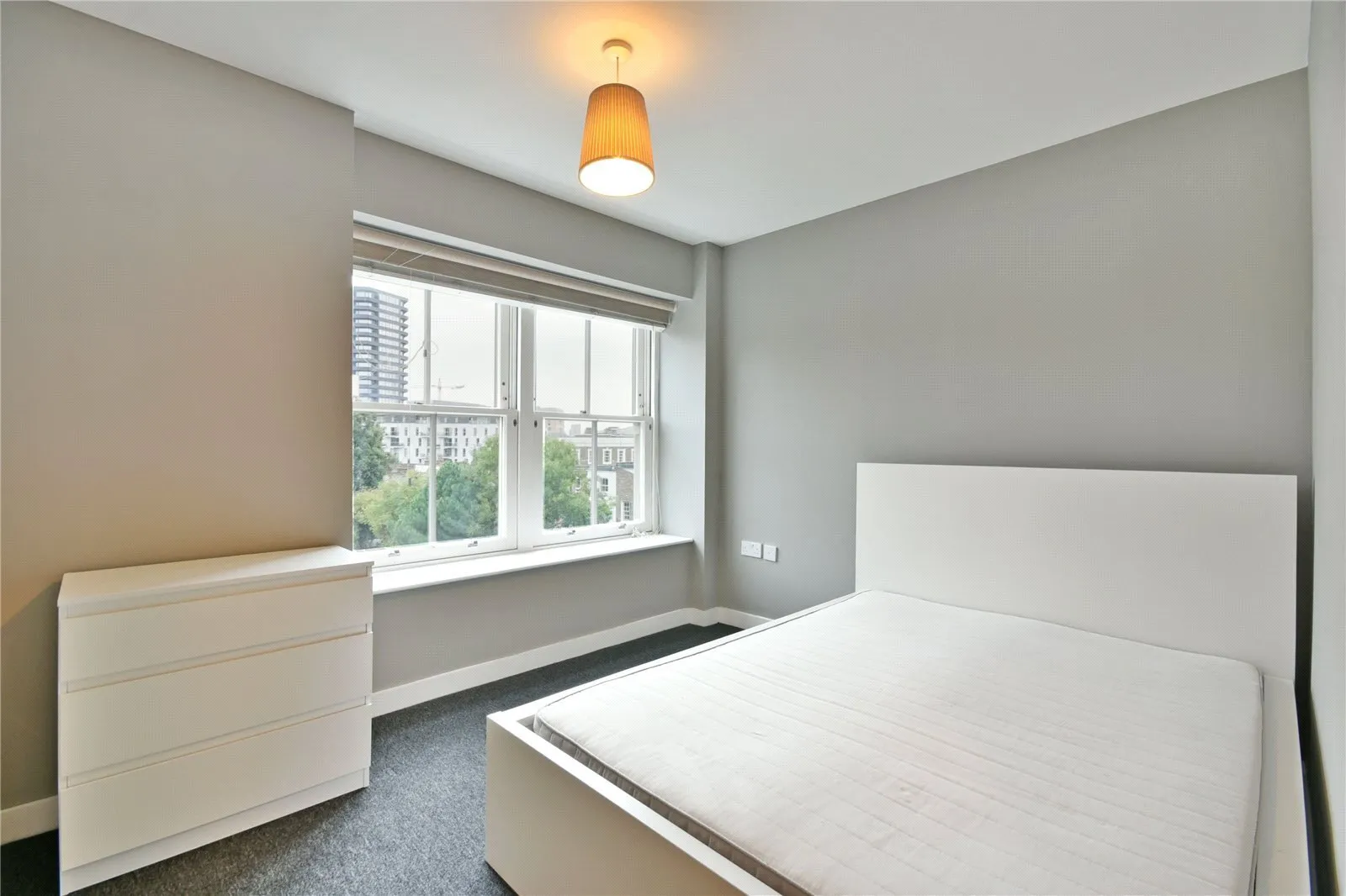 Flat Shepperton Road in Greater London