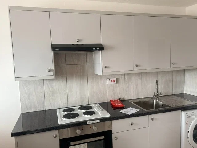 Flat Oatlands Drive in Slough