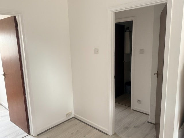 Flat Oatlands Drive in Slough