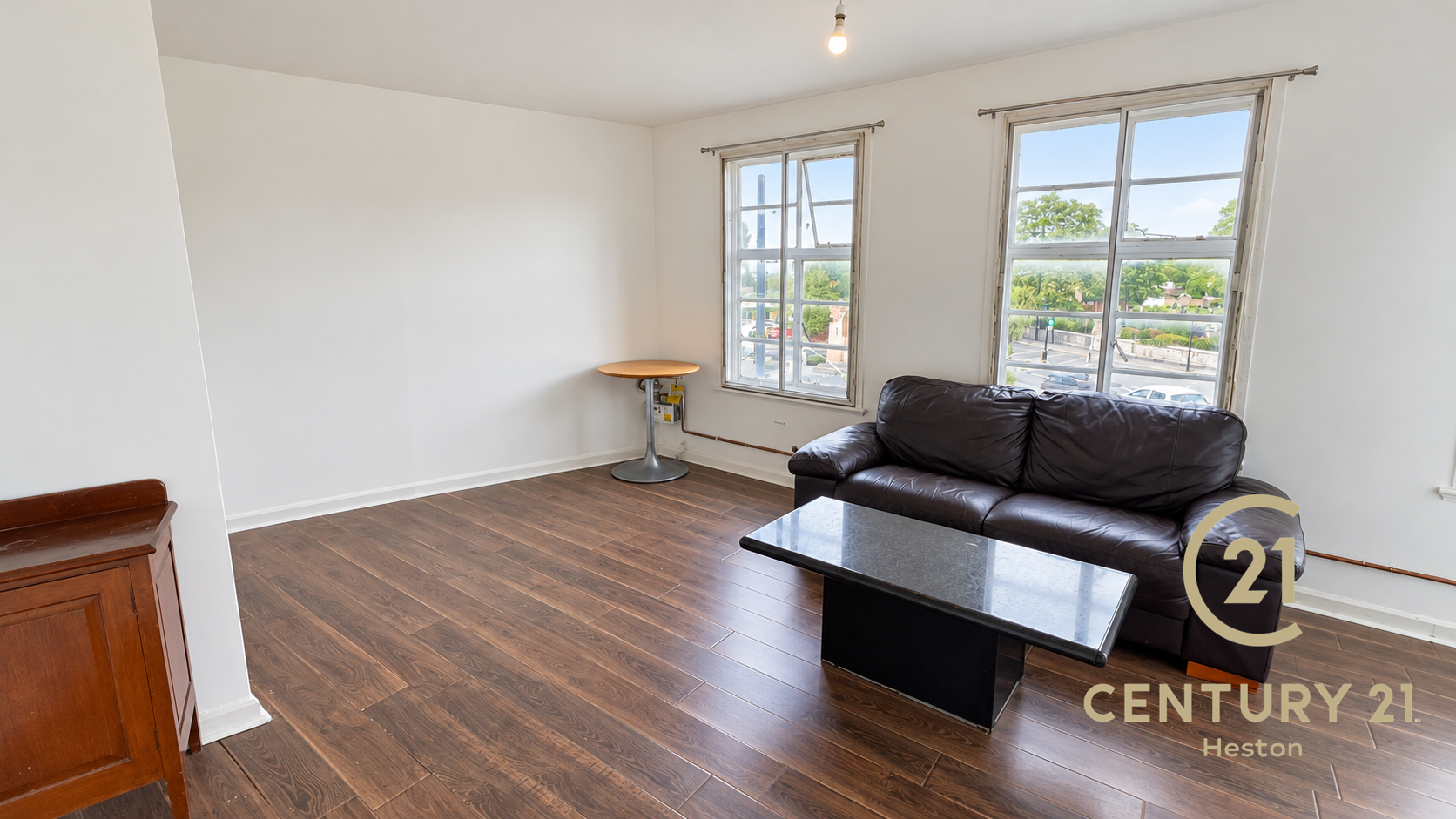 Flat Heston Road in Greater London
