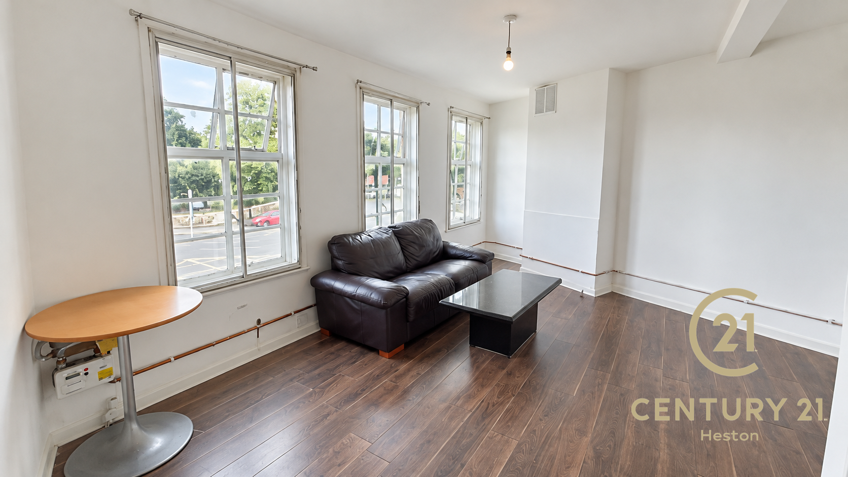 Flat Heston Road in Greater London