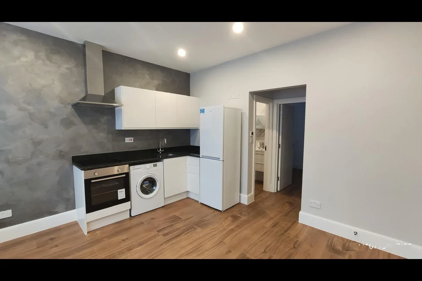 Flat Branksome Avenue in Greater London