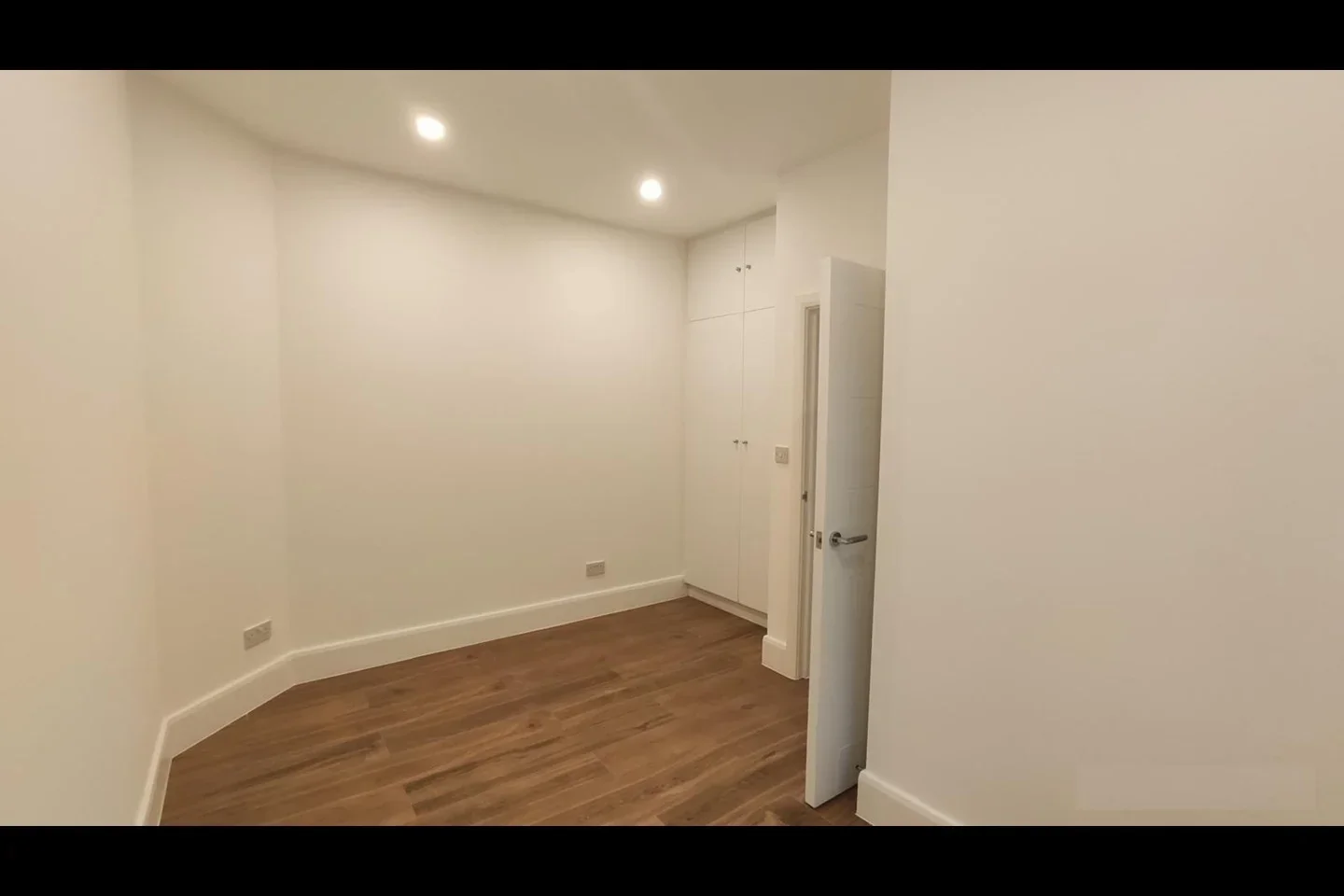 Flat Branksome Avenue in Greater London