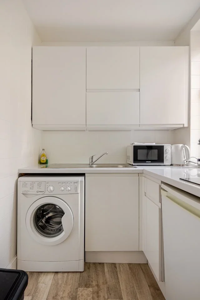 Flat Lucan Place in Greater London