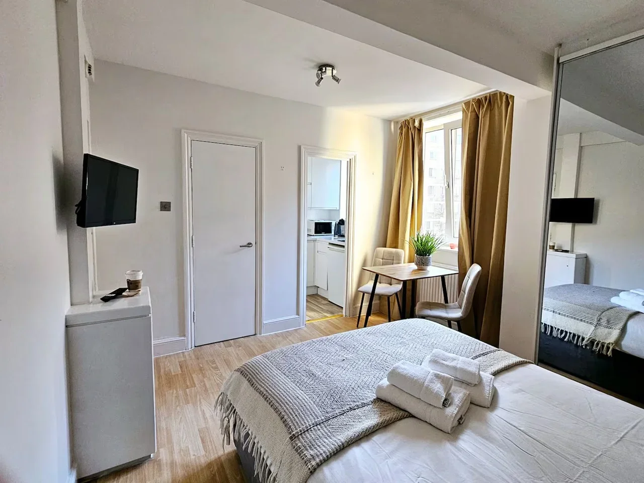 Flat Lucan Place in Greater London