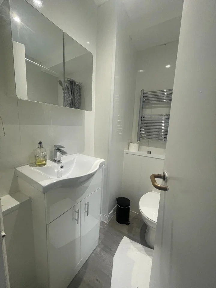 Flat Lucan Place in Greater London