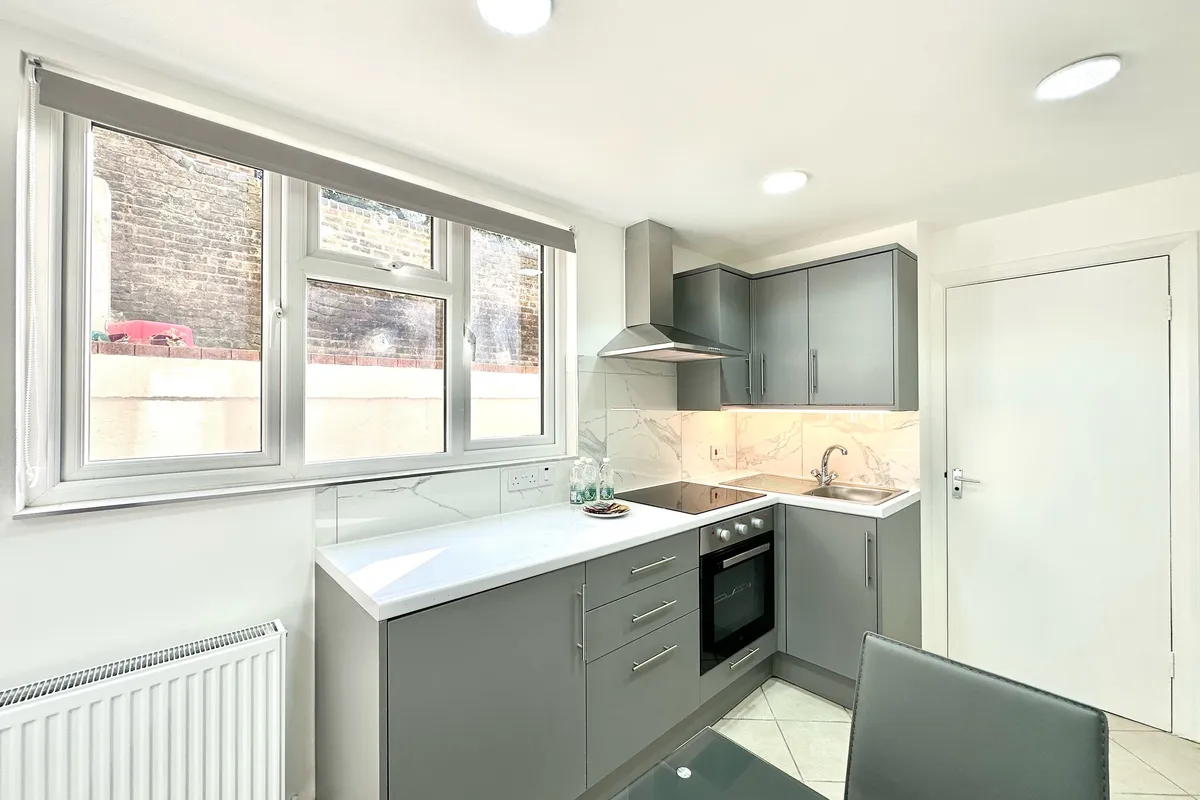 Flat Penywern Road in Greater London