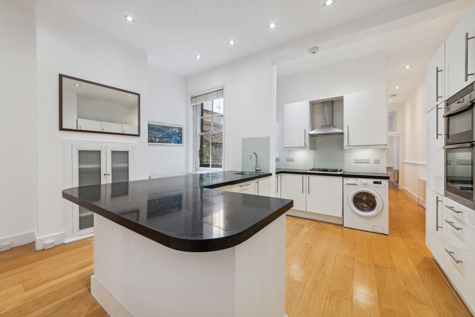 Flat Lawrence Street in Greater London
