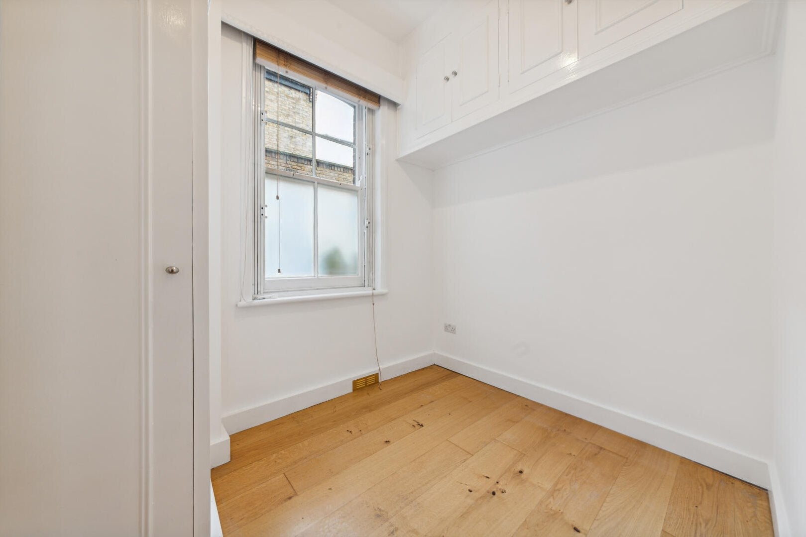 Flat Lawrence Street in Greater London