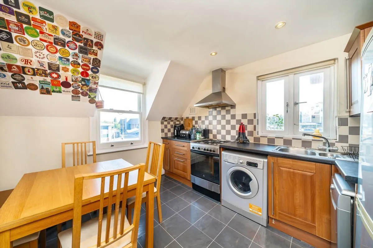 Flat Mossbury Road in Greater London