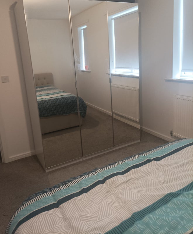 Room Crescent Road in Farnworth