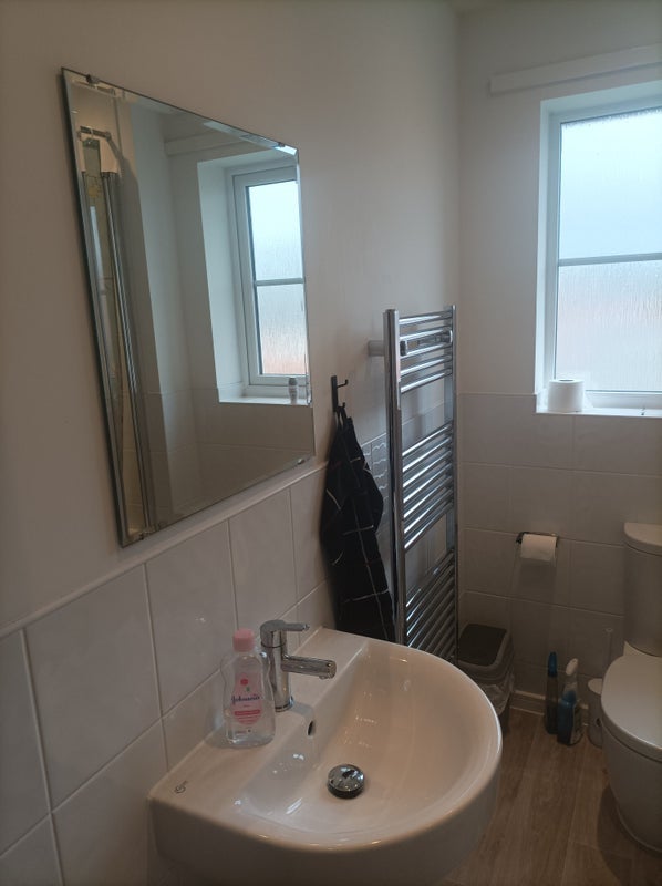 Room Crescent Road in Farnworth