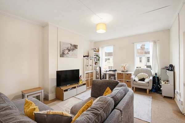 Flat Stanford Road in Greater London