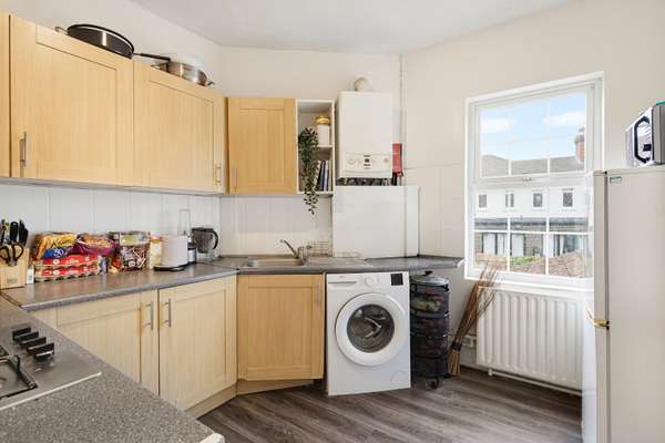 Flat Stanford Road in Greater London