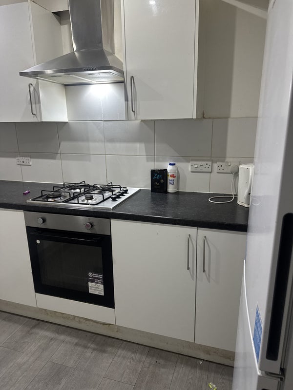 Room Sherwood Park Road in Greater London