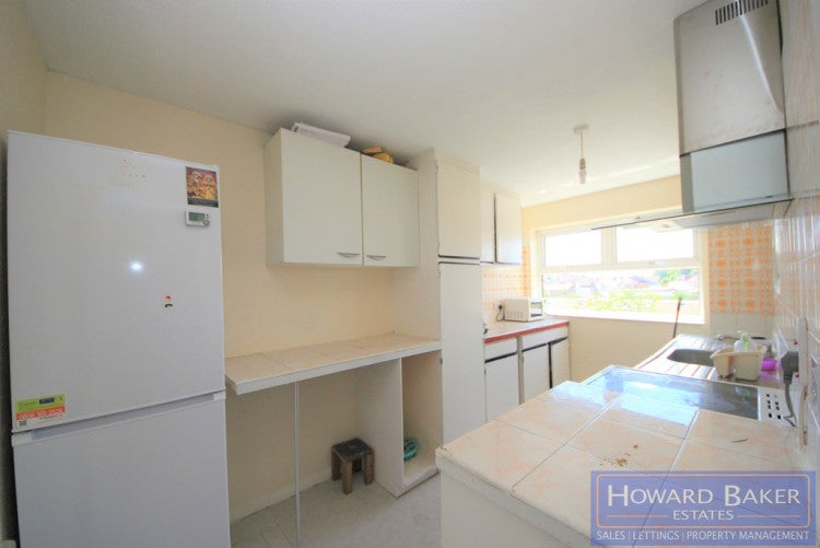 Flat Llanover Road in Greater London