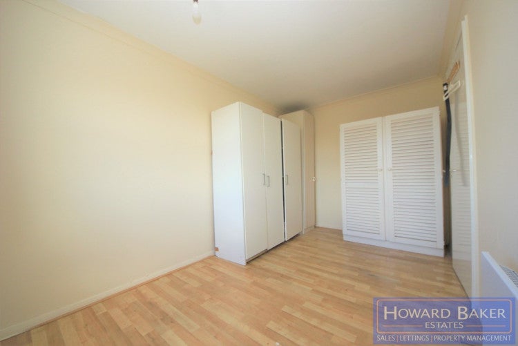 Flat Llanover Road in Greater London