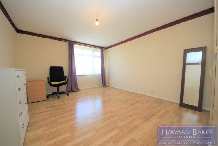 Flat Llanover Road in Greater London
