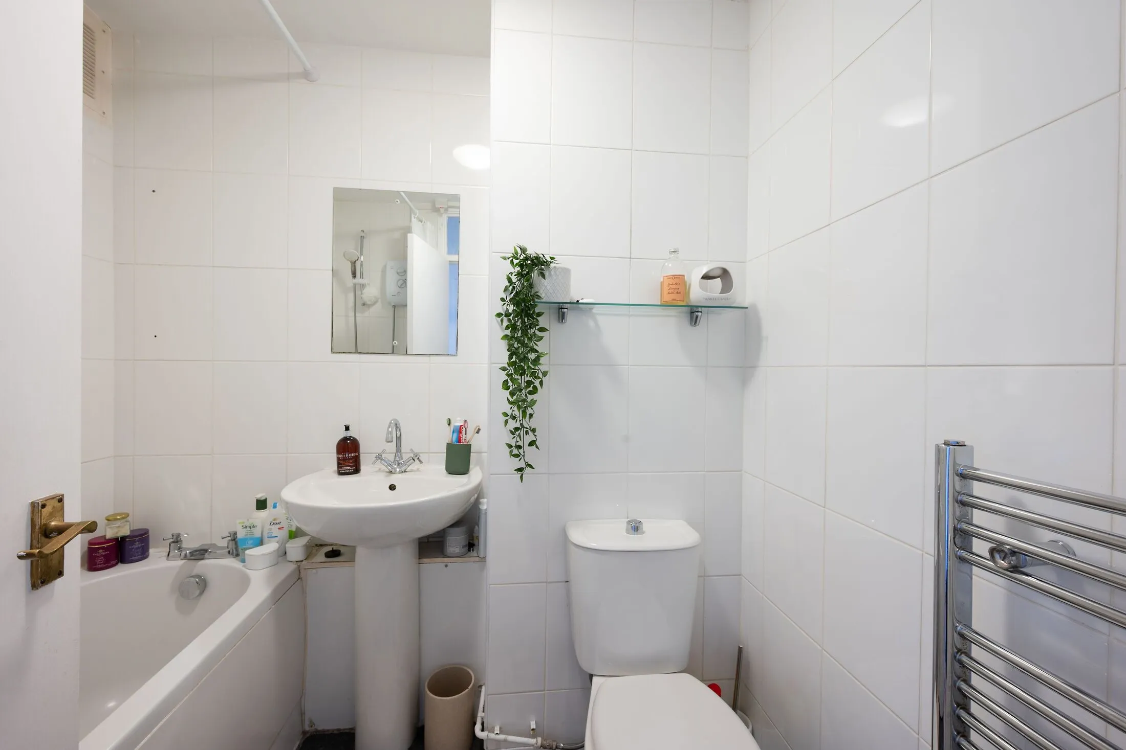 Flat Hartfield Road in Greater London
