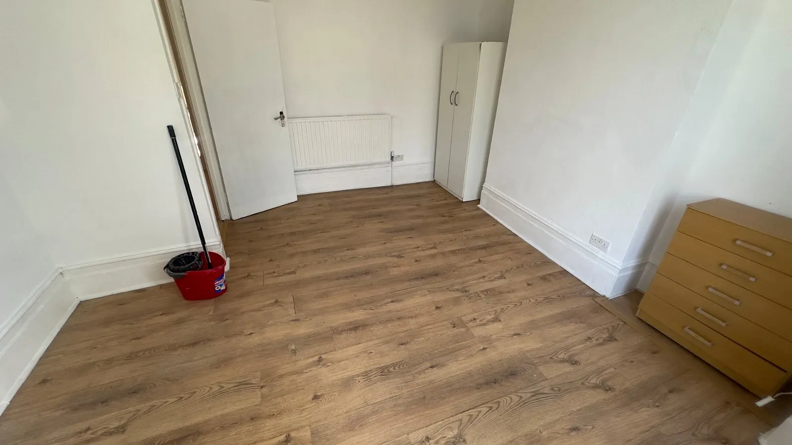 Flat Hewitt Road in Greater London