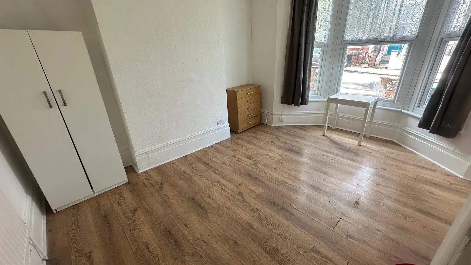 Flat Hewitt Road in Greater London