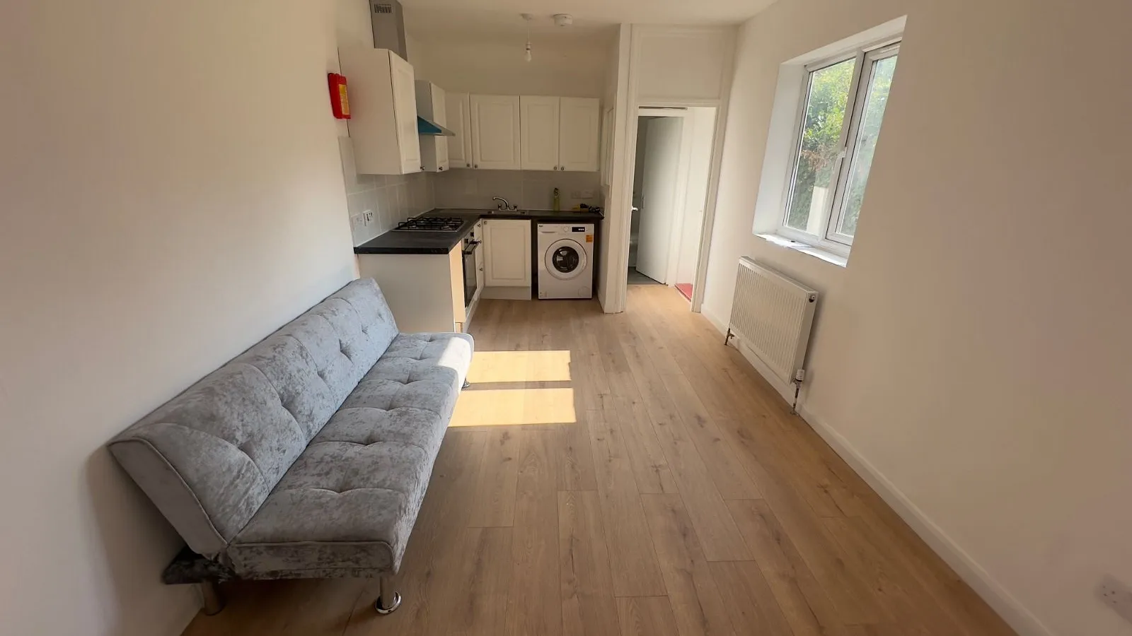 Flat Hewitt Road in Greater London