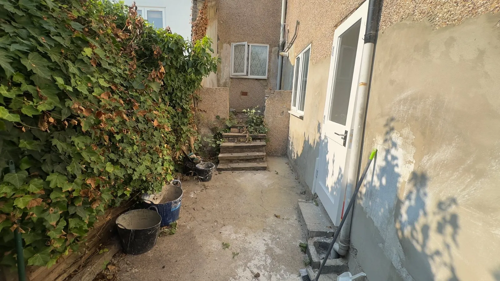 Flat Hewitt Road in Greater London
