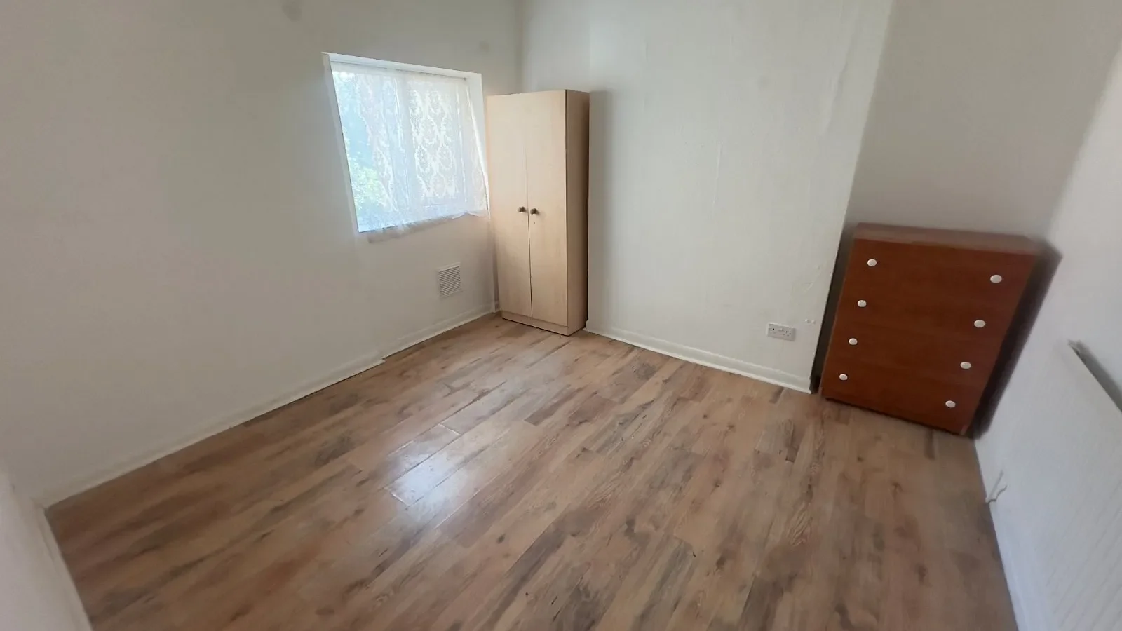 Flat Hewitt Road in Greater London