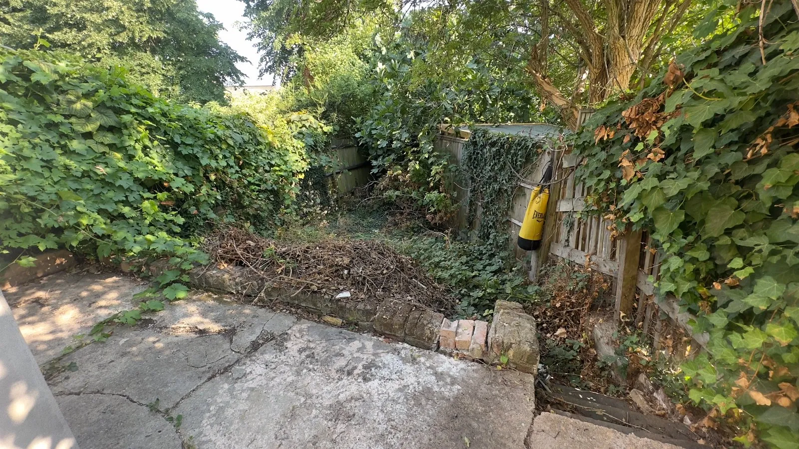 Flat Hewitt Road in Greater London