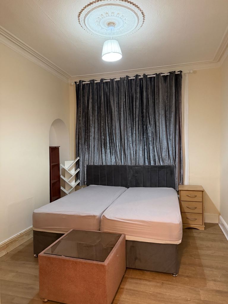 Flat Wellmeadow Street in Paisley