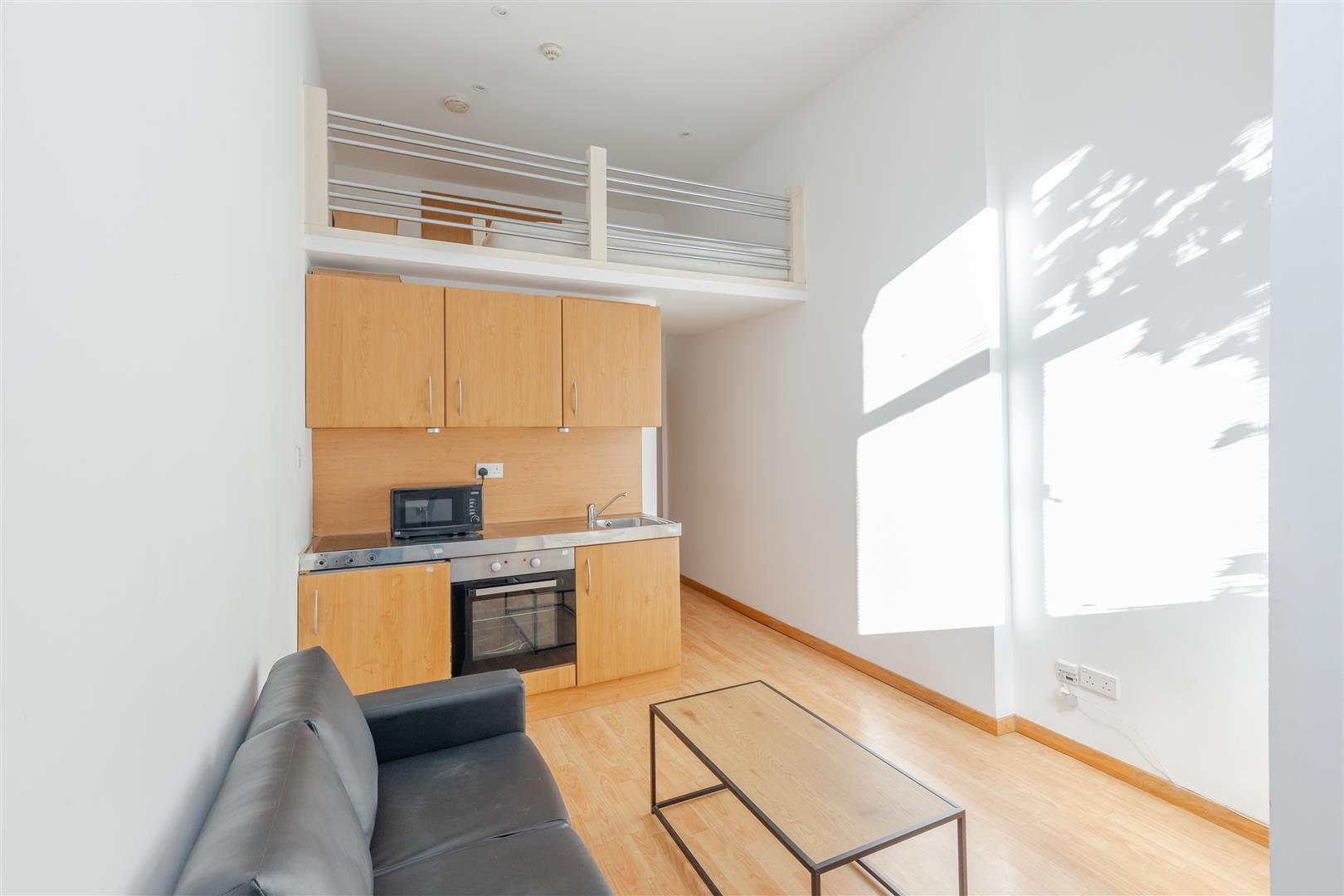 Flat Linden Gardens in Greater London