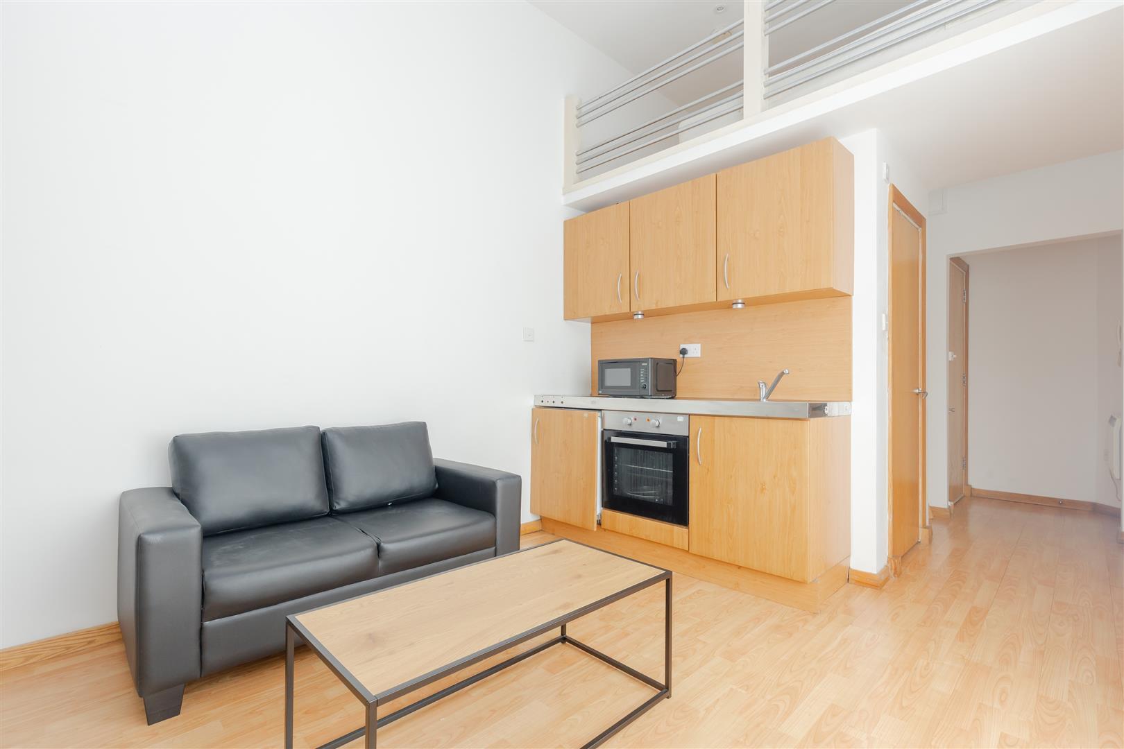 Flat Linden Gardens in Greater London
