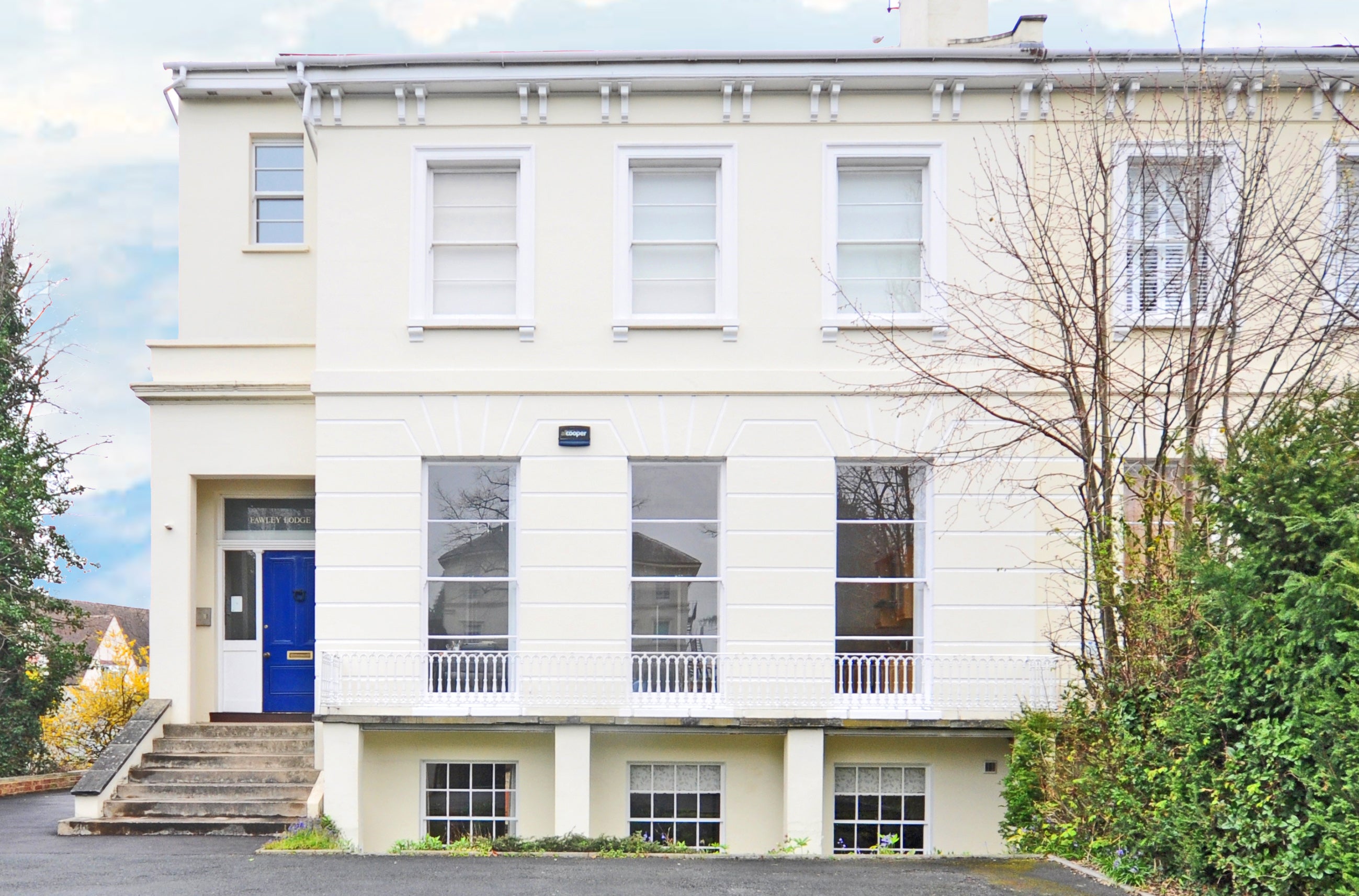 Flat Lansdown Road in Cheltenham