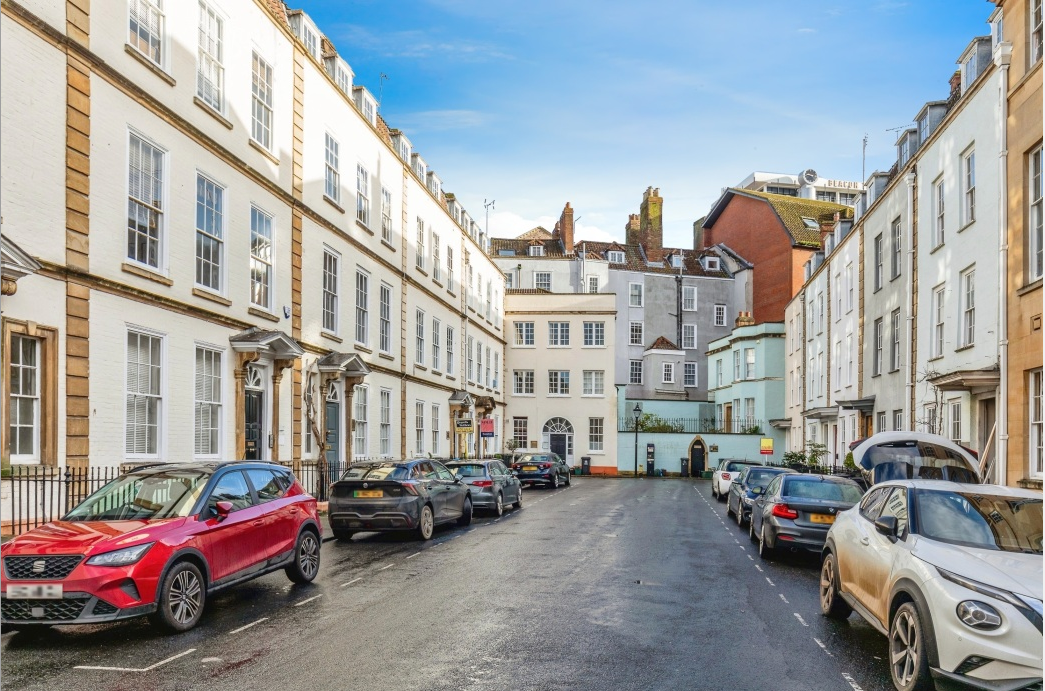 Flat Orchard Street in Bristol