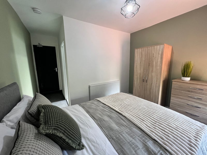 Room Manor Court Road in Nuneaton and Bedworth