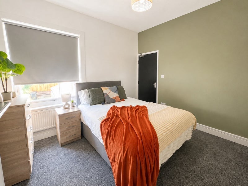 Room Manor Court Road in Nuneaton and Bedworth