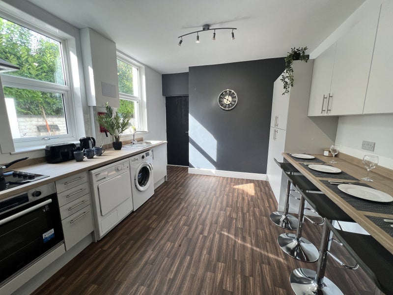 Room Manor Court Road in Nuneaton and Bedworth