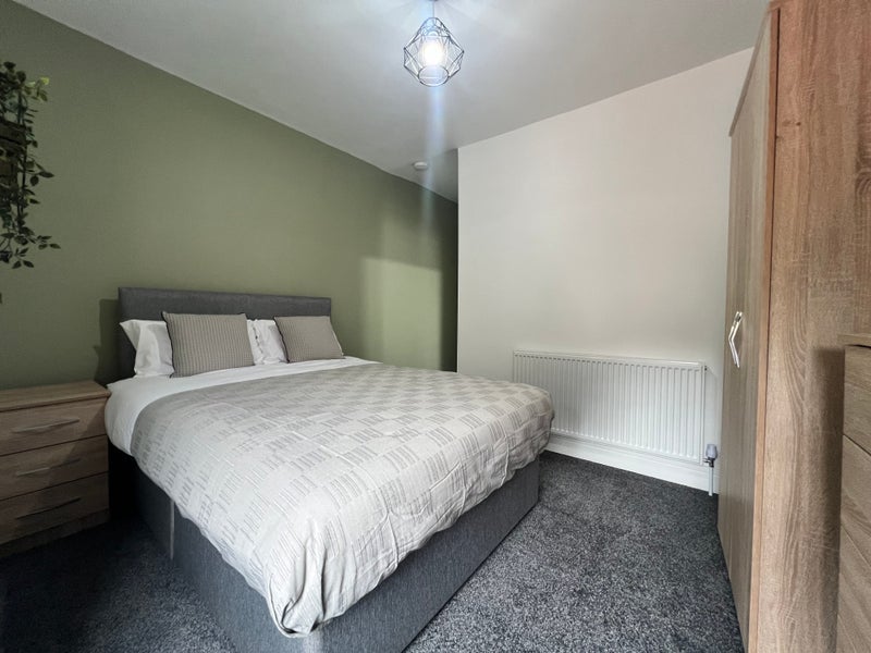 Room Manor Court Road in Nuneaton and Bedworth