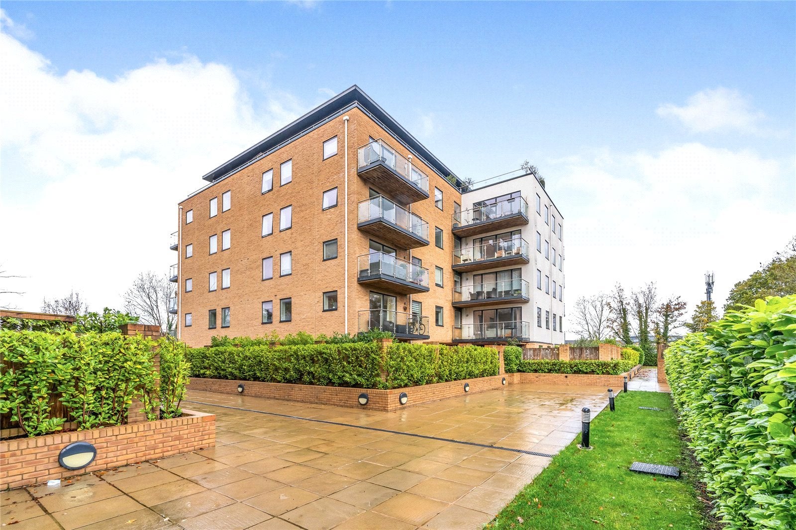 Flat Old Bracknell Lane West in Bracknell