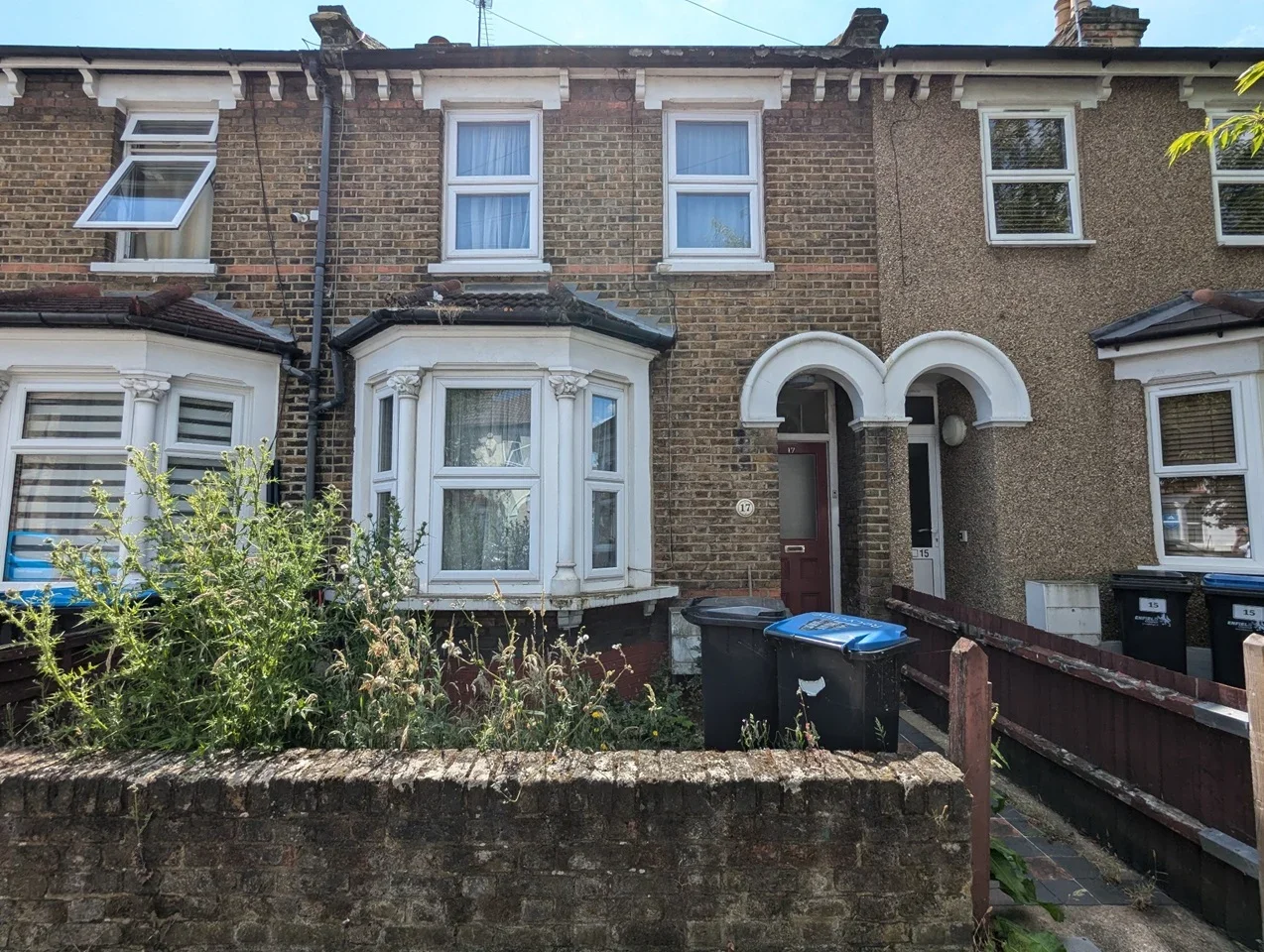 House Oatlands Road in Greater London