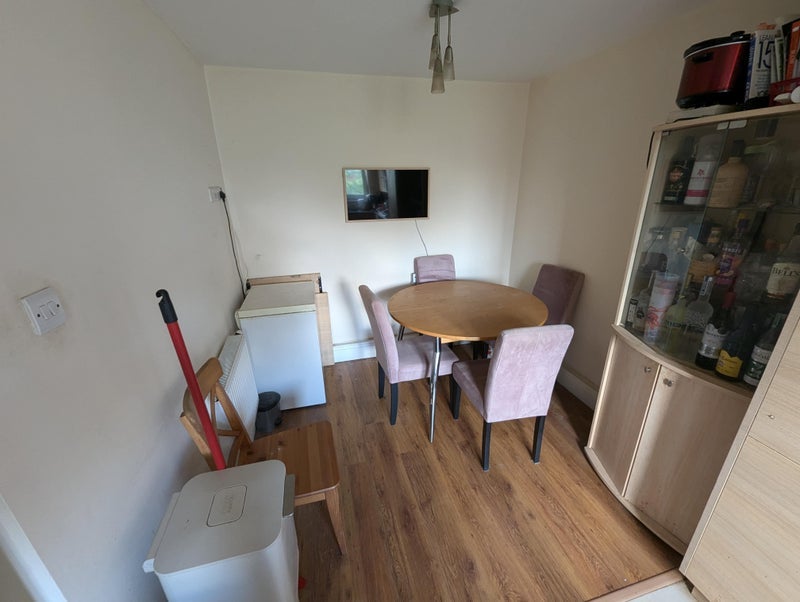 Room Mitchell Street in Greater London