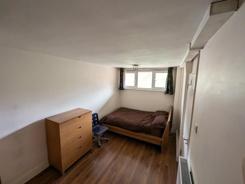Room Mitchell Street in Greater London