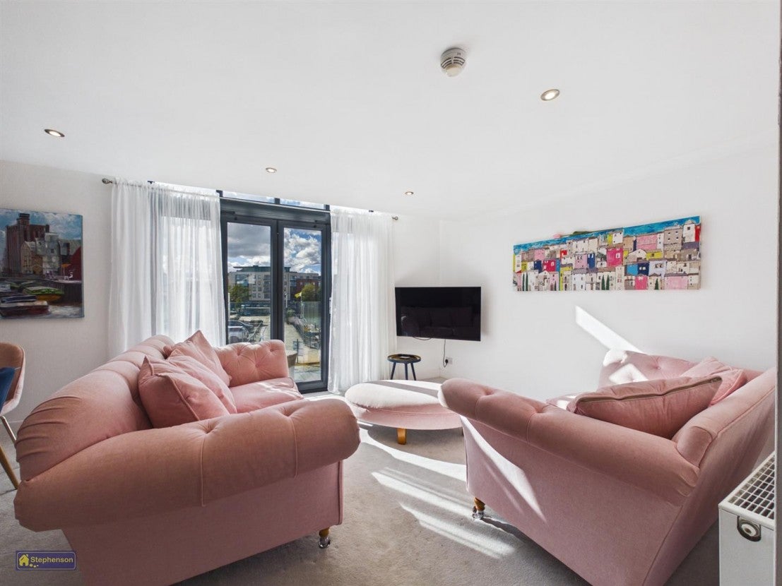 Flat Humber Place in Hull