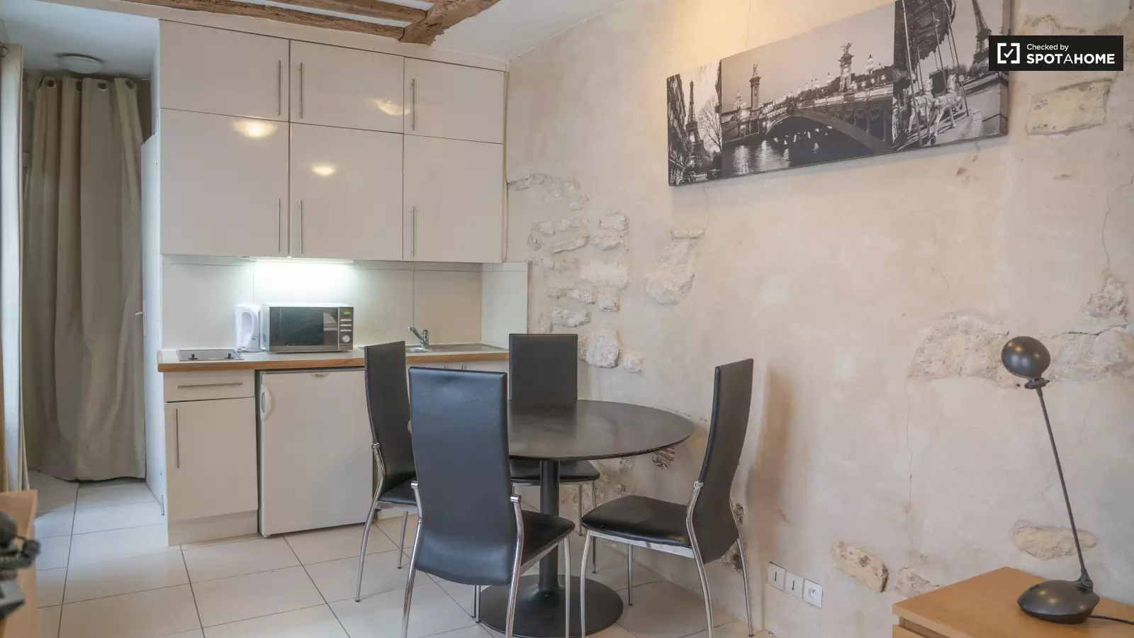 Flat Rue Dauphine in Paris